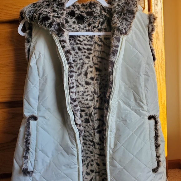 Kristin Blake Reversible Vest - Picture 2 of 8